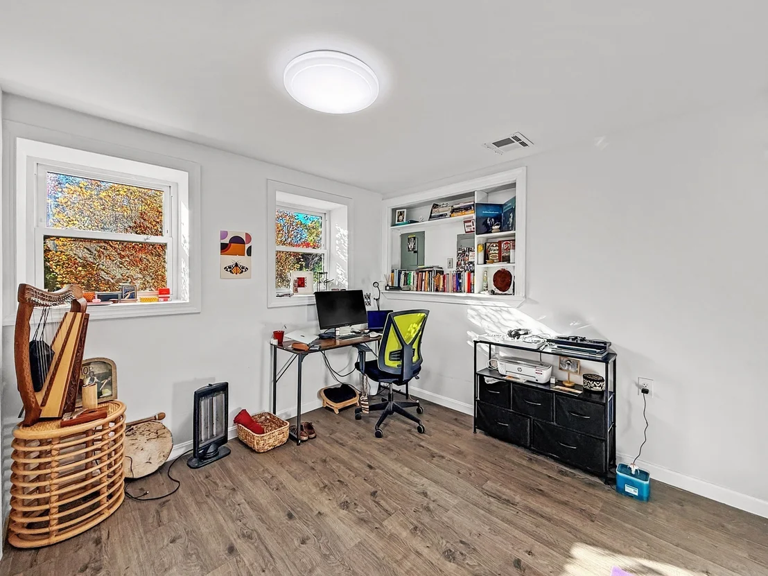 Photo of 23 Iona Ave