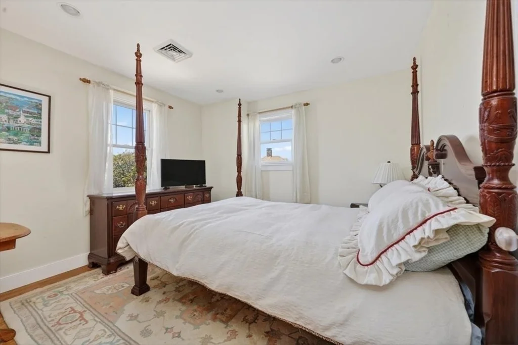 Photo of 33 Oceanside Drive