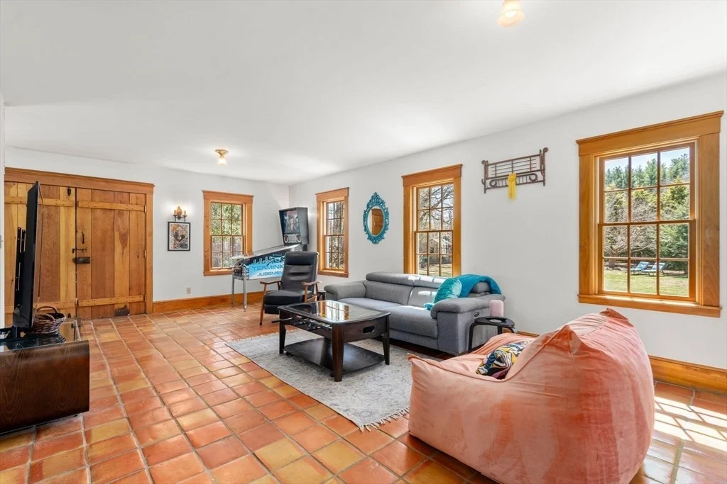Photo of 165 Gleasondale Road