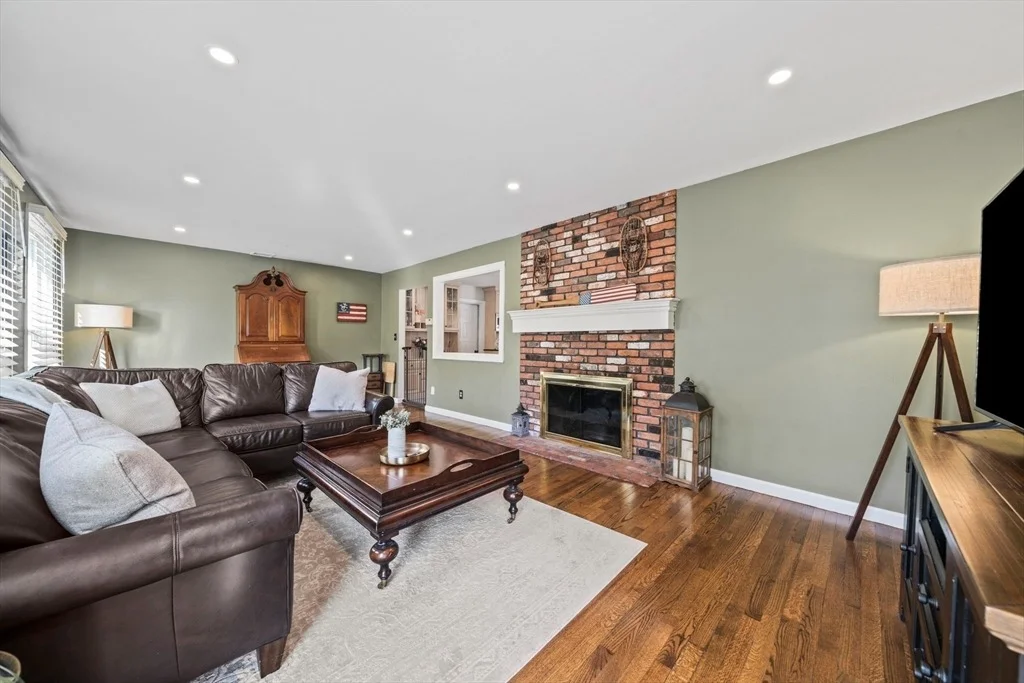 Photo of 114 Longwater Dr
