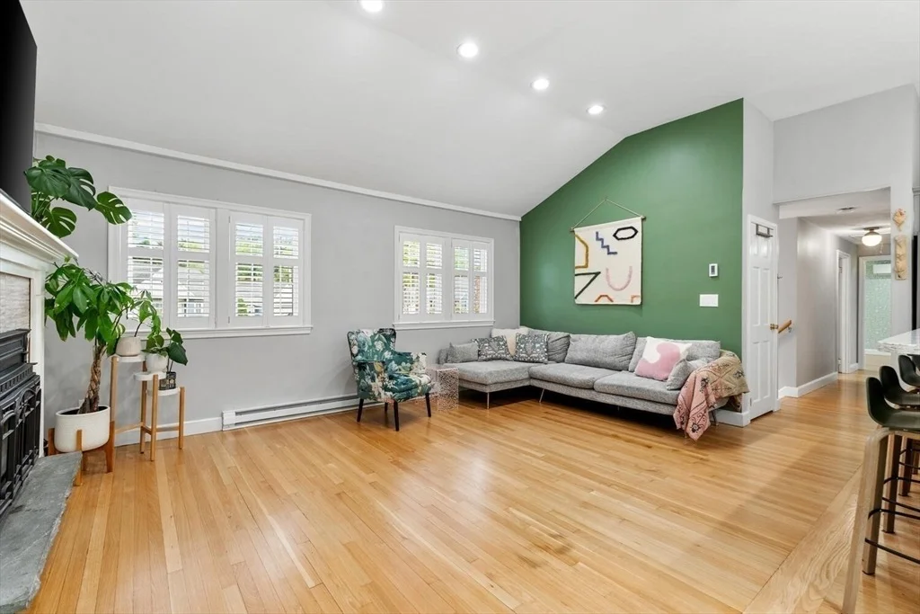 Photo of 70 Stevens Dr
