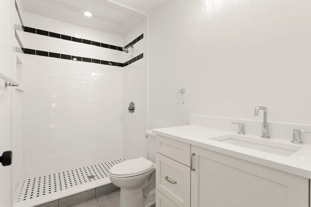 Photo of 131 Nobscot Dr