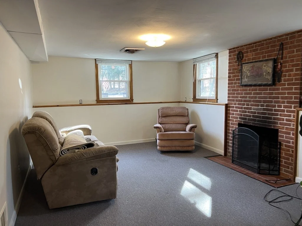 Photo of 2 Linwood Dr