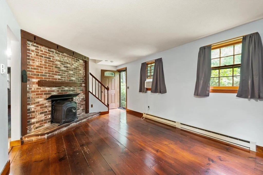 Photo of 653 Townsend Road