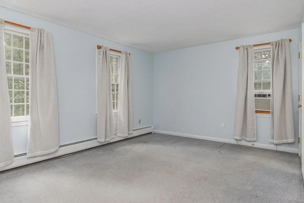 Photo of 551 Old Dunstable Road