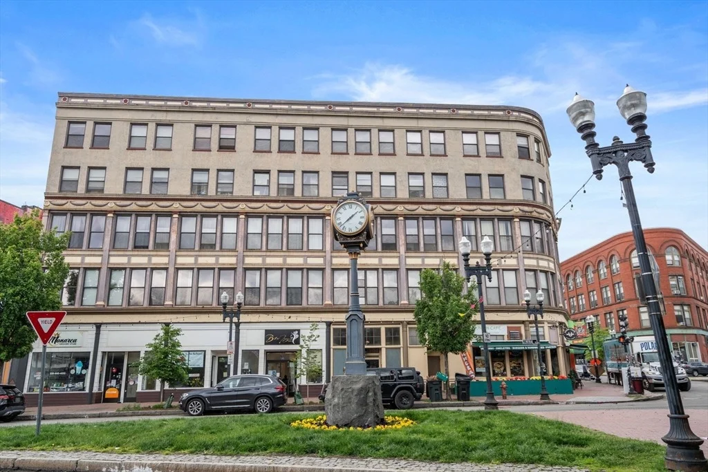 Photo of Unit 401 at 7 Central Square