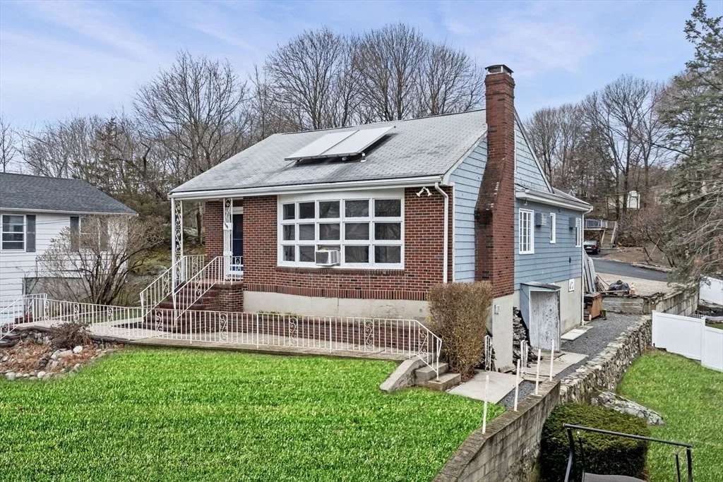Photo of 504 Loring Ave