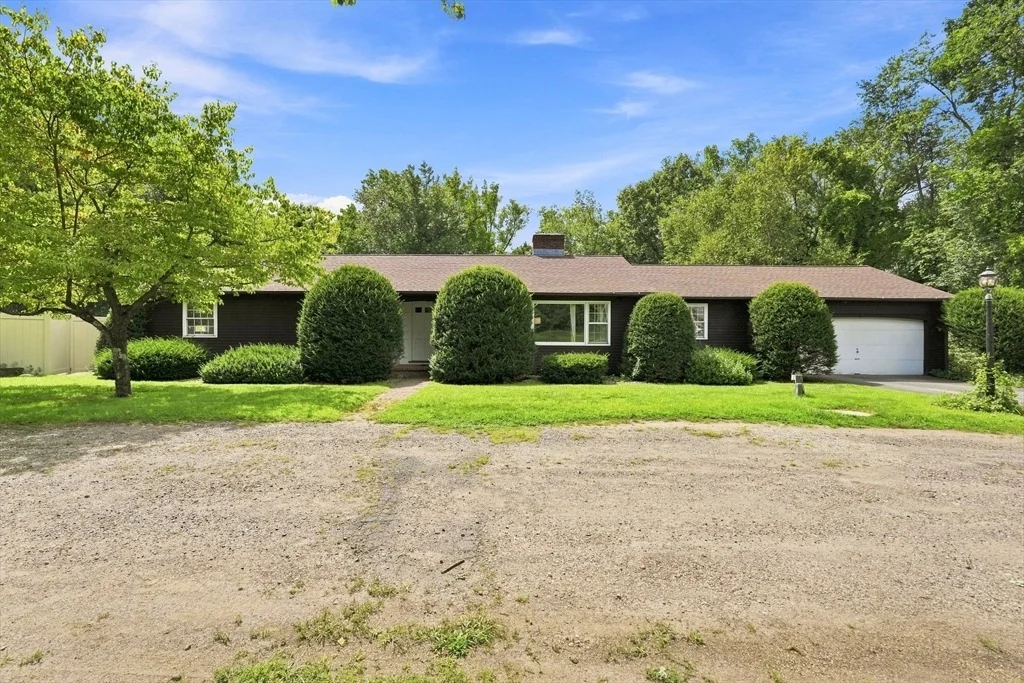 Photo of 261 Bay Road