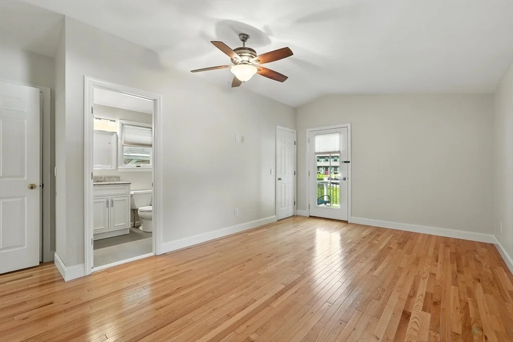 Photo of 15 Oak Bluff Cir