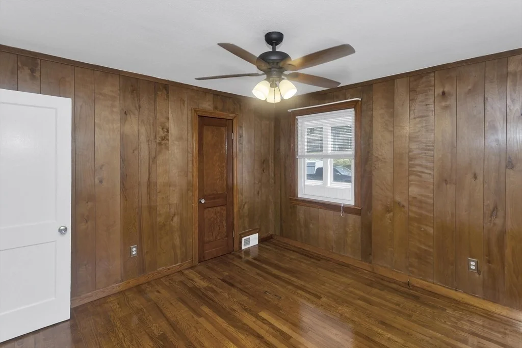 Photo of 582 Broadway St