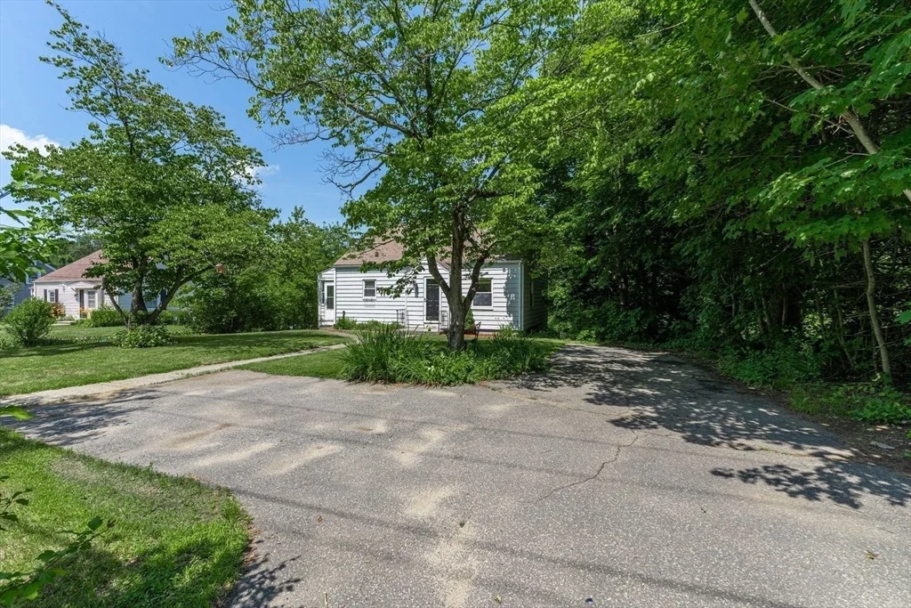 Photo of 152 Southbridge Rd
