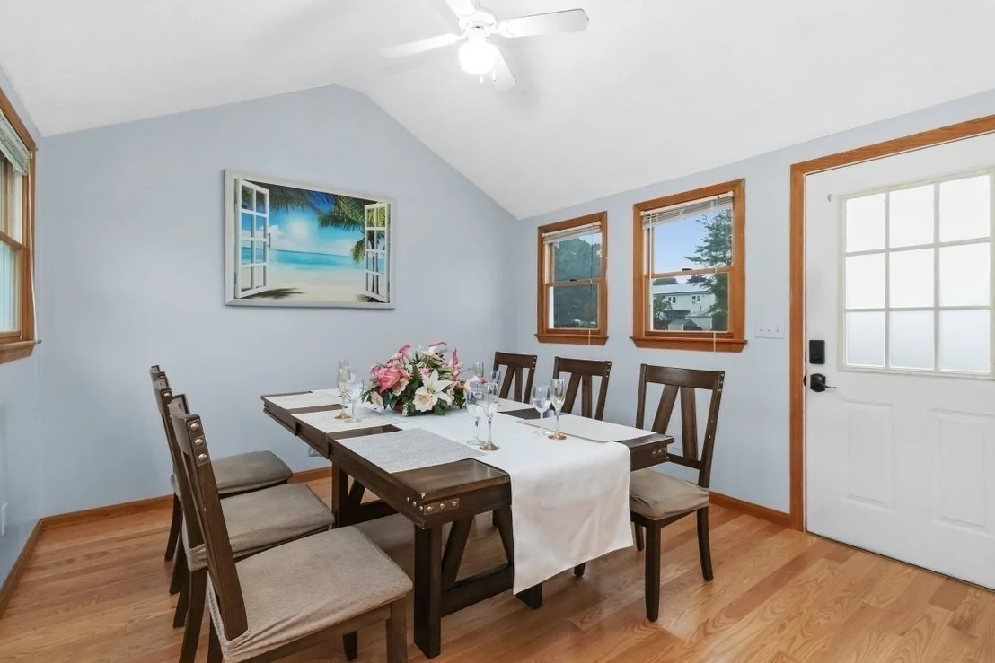 Photo of 30 Lantern Ln