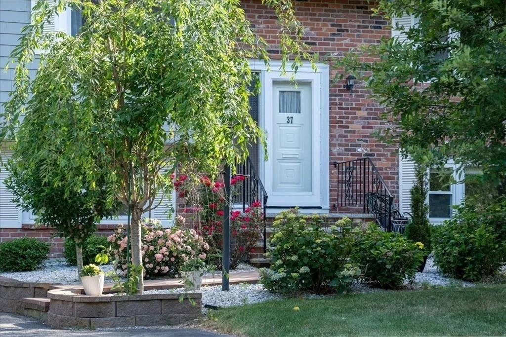 Photo of 37 Lantern Ln.