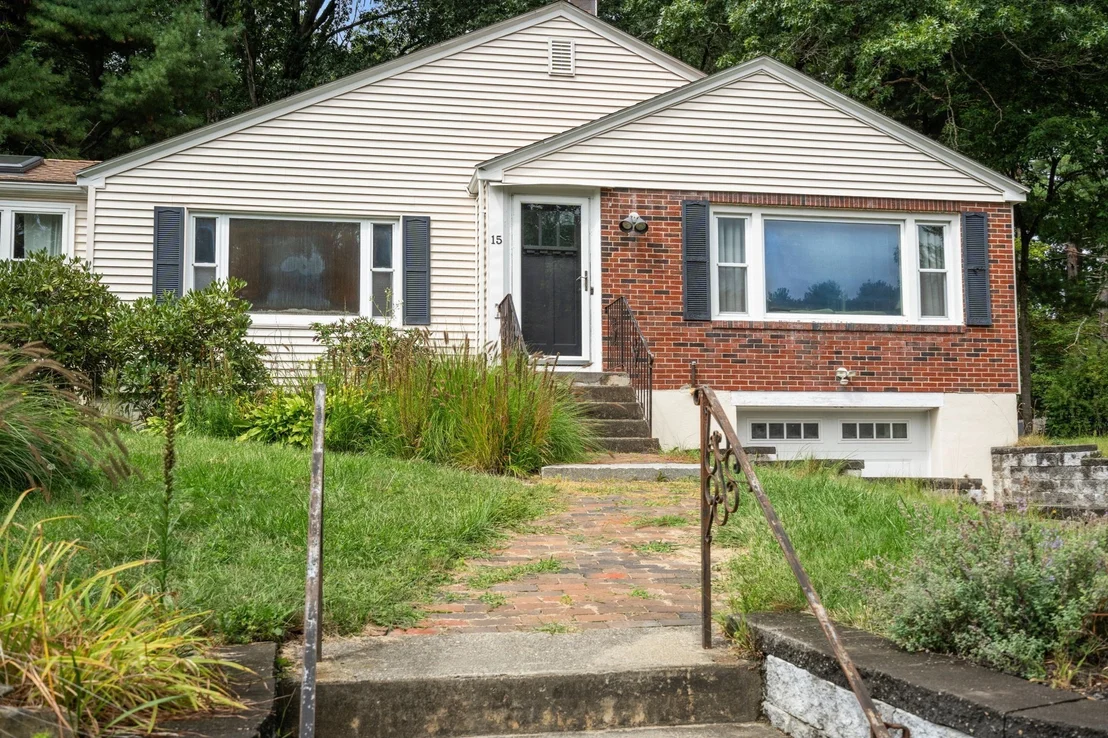 Photo of 15 Claridge Dr