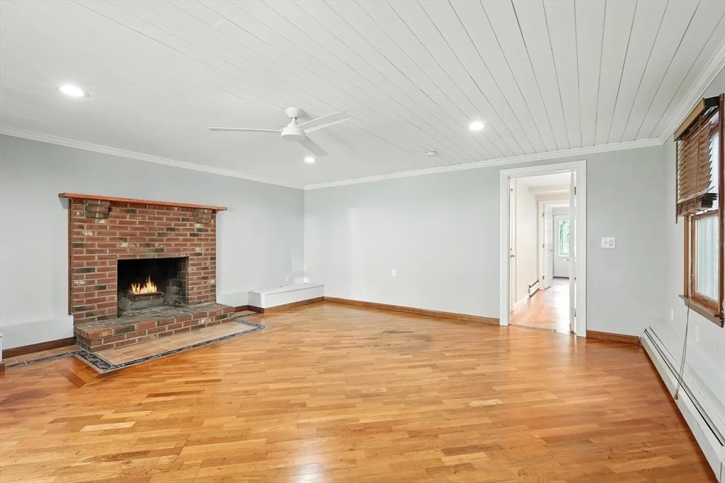 Photo of 15 Oak Bluff Cir