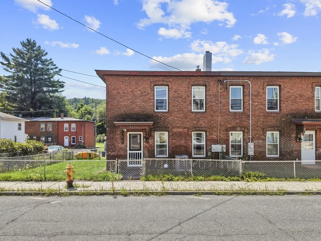 Photo of 2271 Main St