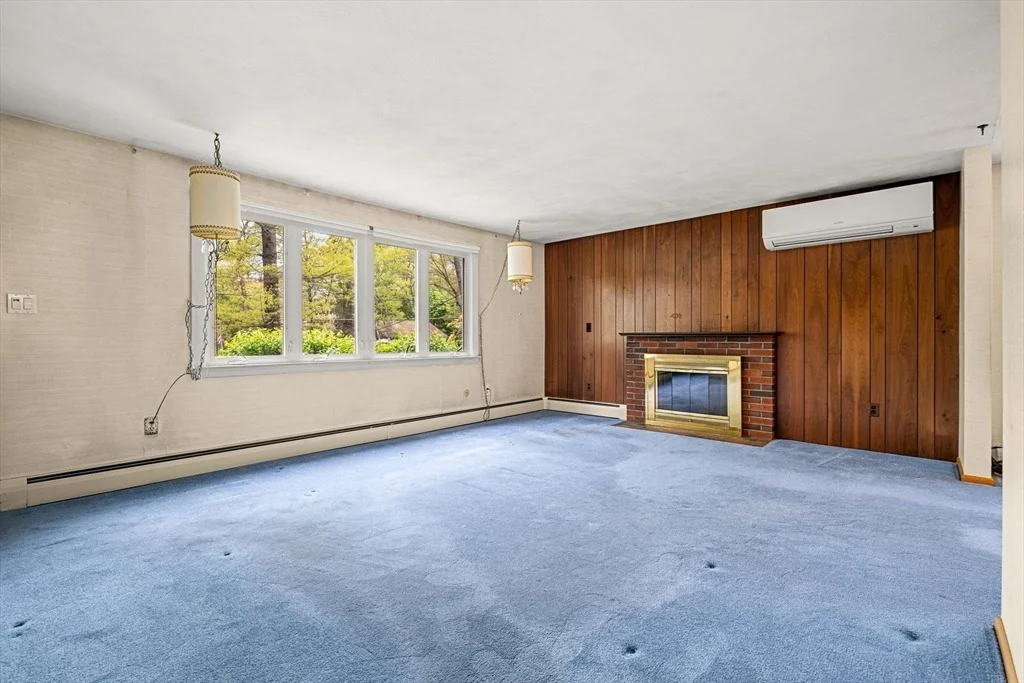 Photo of 11 Dadant Dr