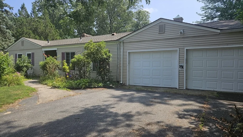 Photo of 151 Wolf Swamp Road