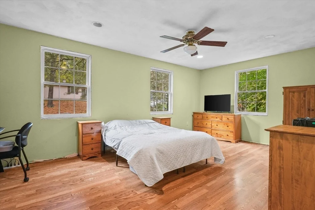 Photo of 18 Larch Rd