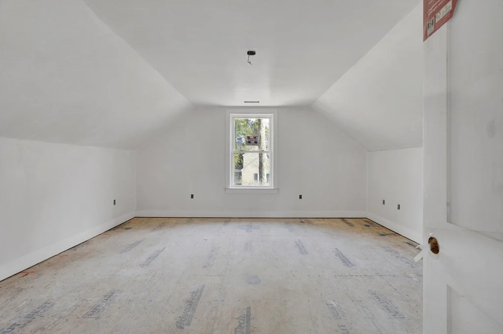 Photo of 18 Macdonald Dr