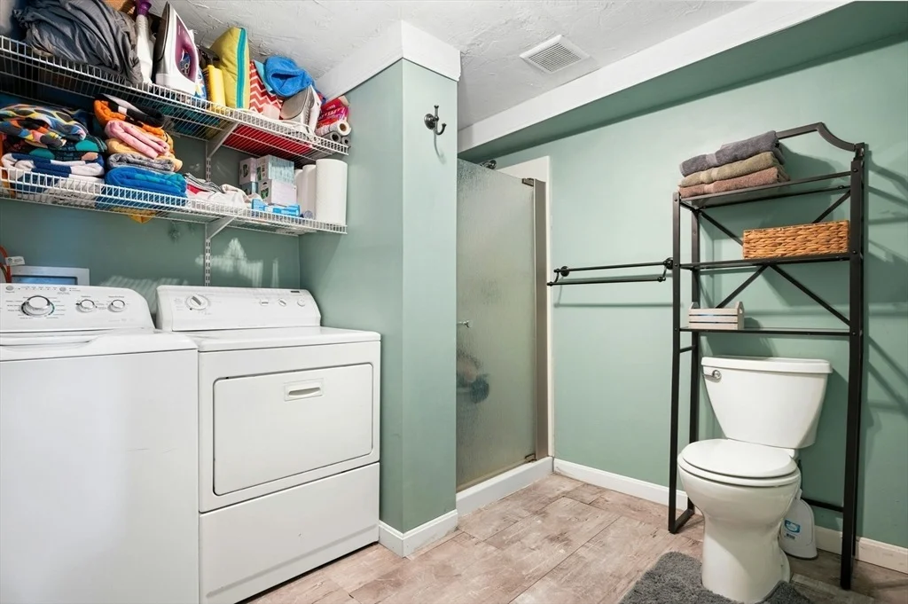 Photo of 6 Cedar Pond Dr