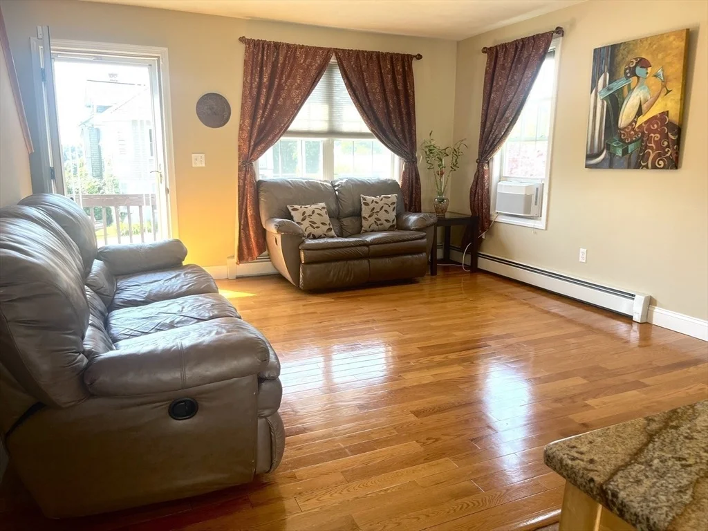 Photo of 1434 Main St