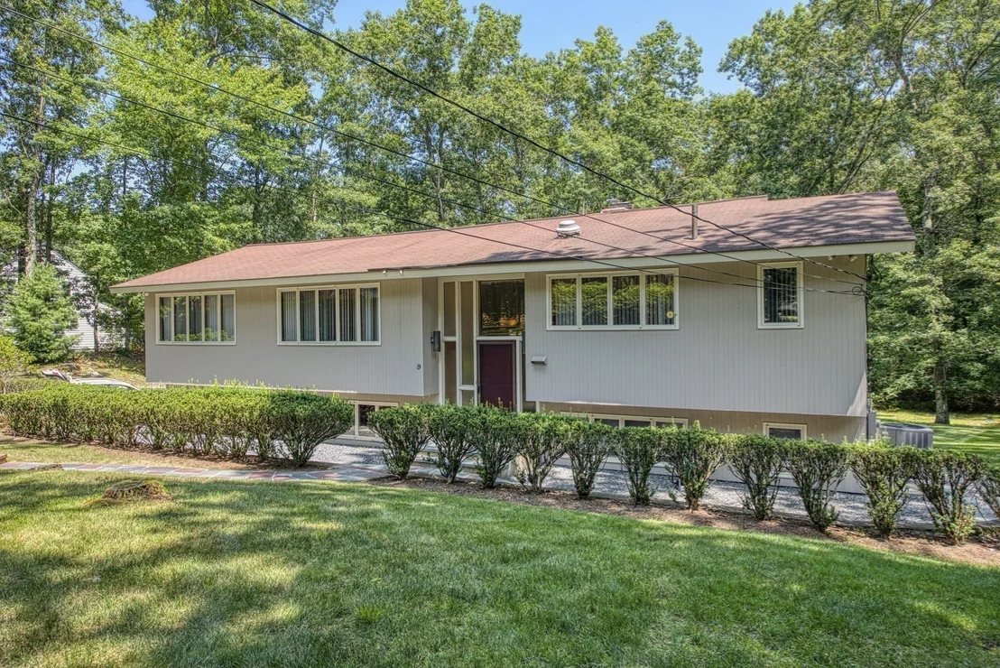 Photo of 9 West Ridge Dr