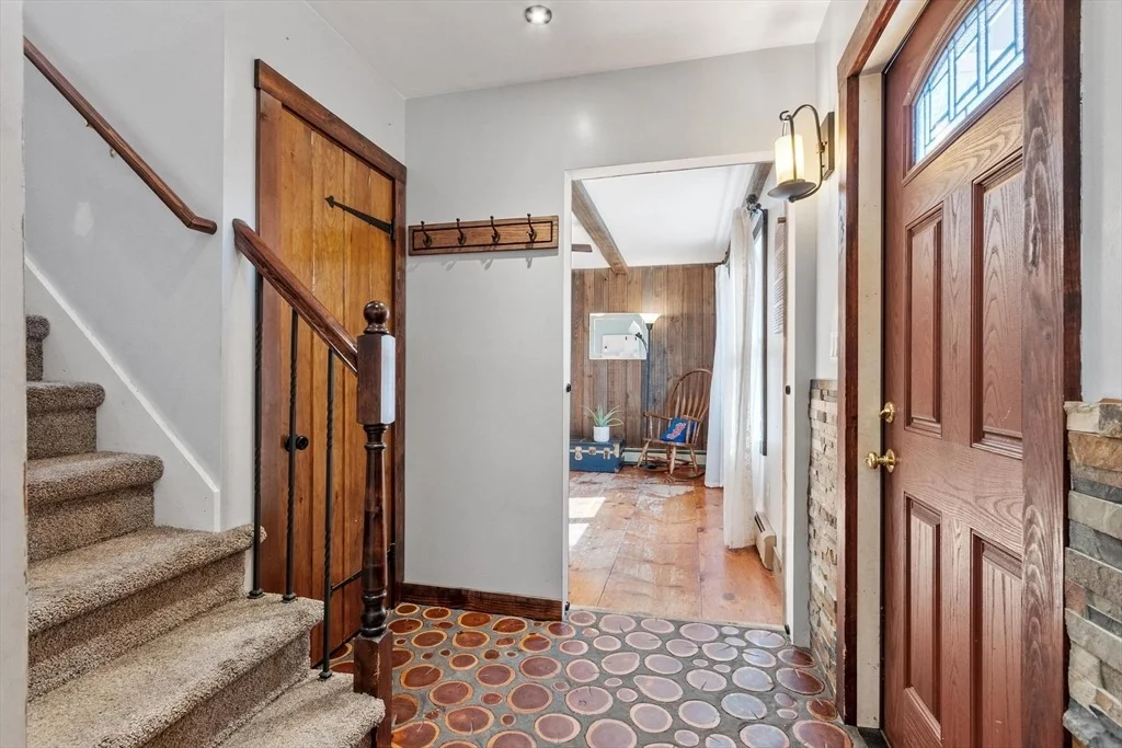 Photo of 885 Royalston