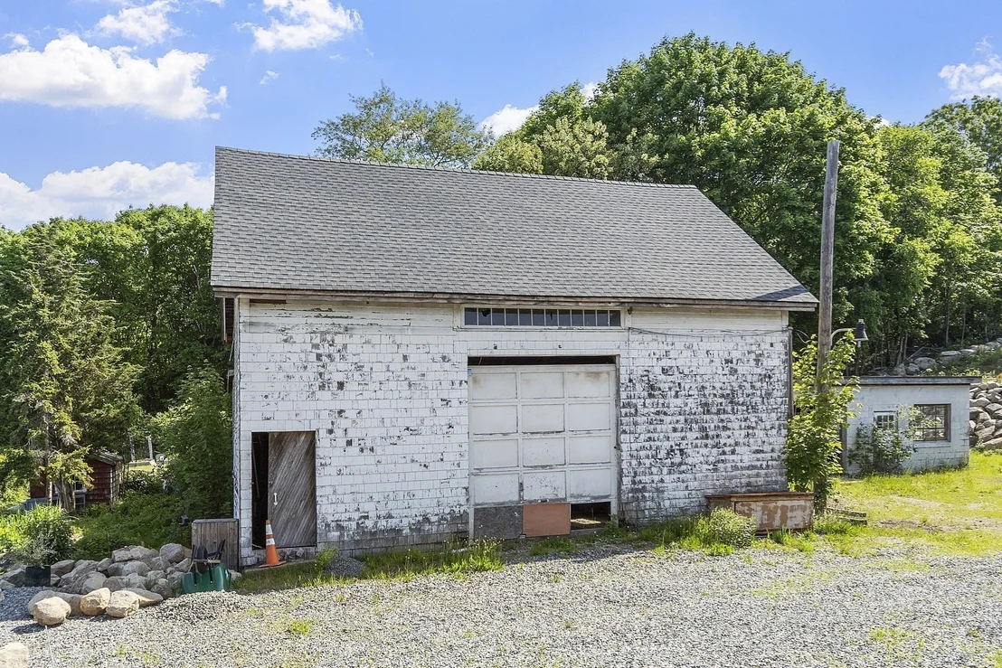 Photo of 2 Deacon Farm Ln