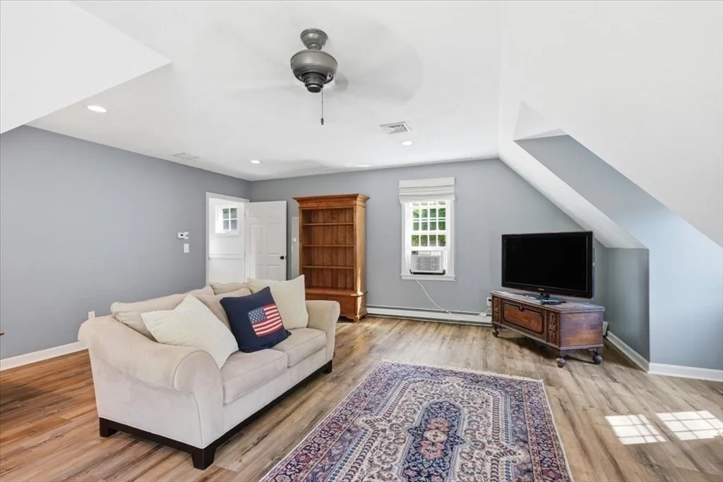 Photo of 2 Blackthorne Lane