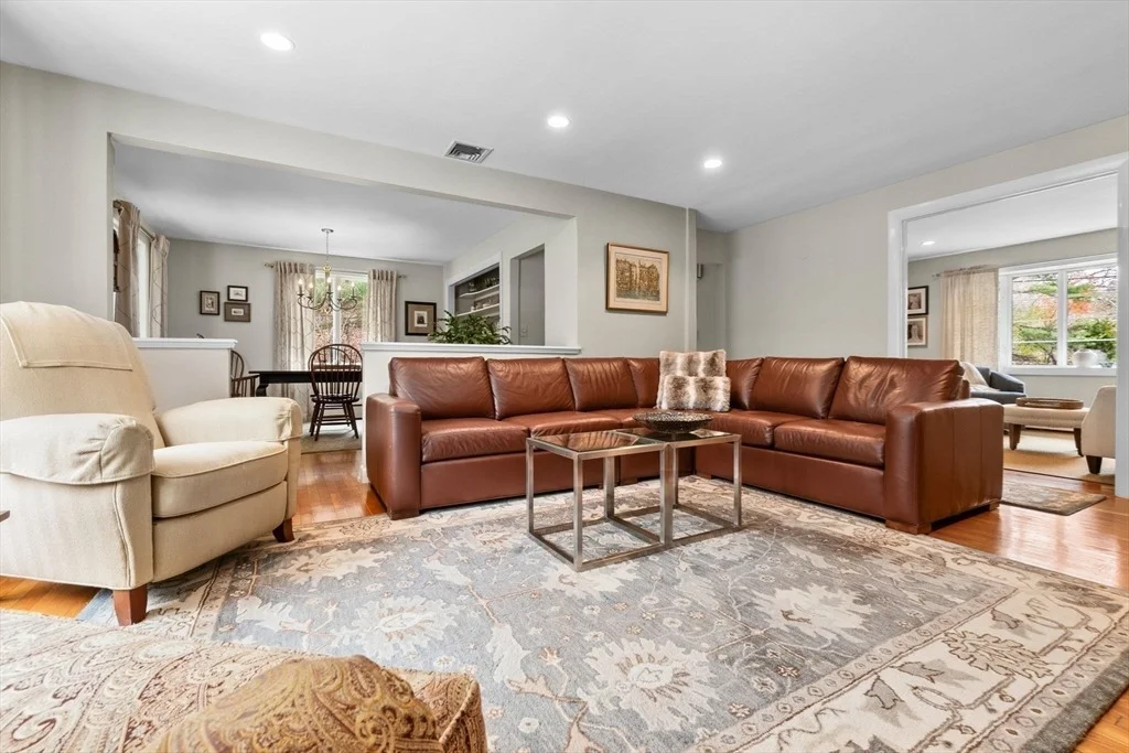 Photo of 79 Topsfield Rd