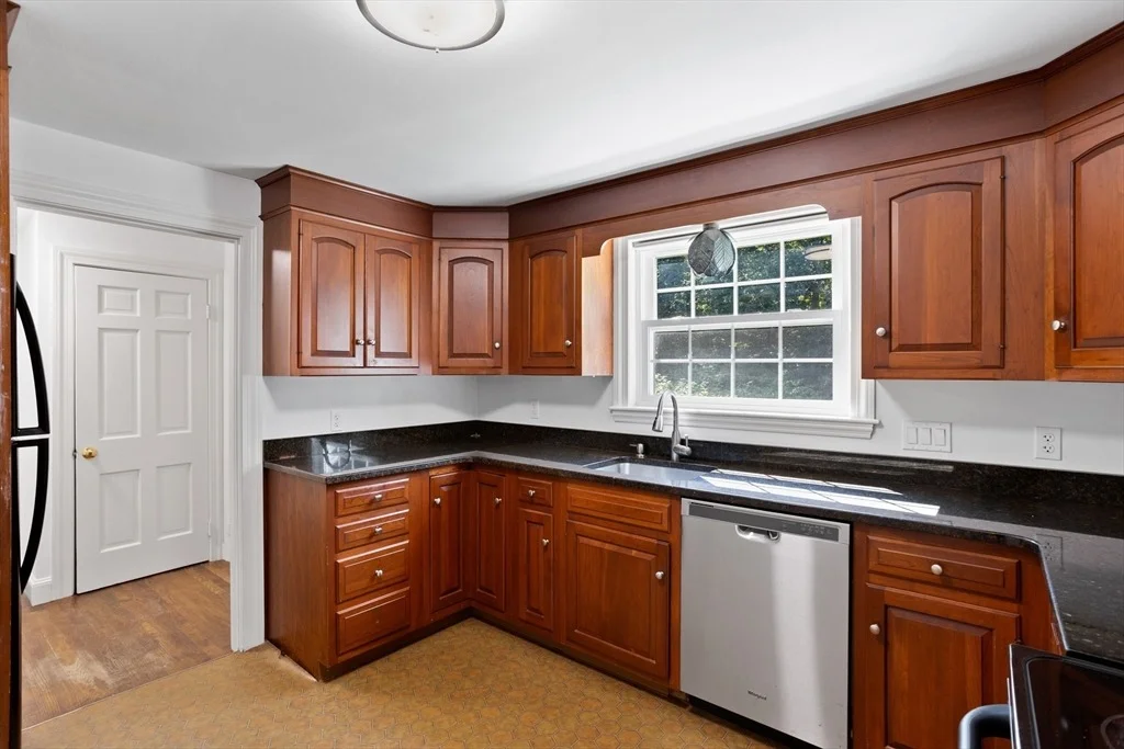 Photo of 4 Meadowbrook Rd