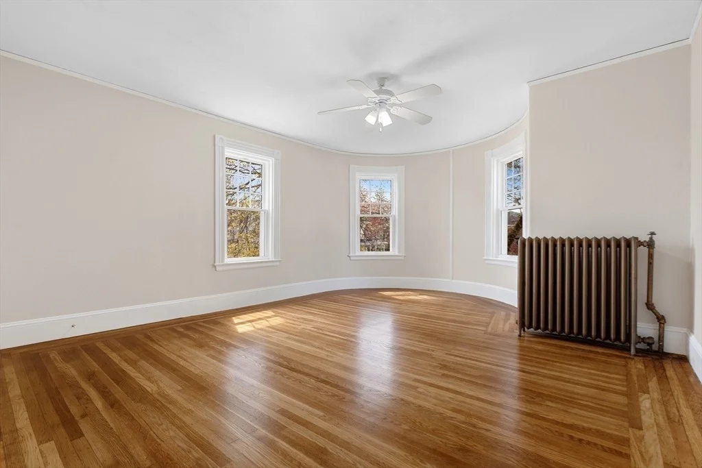 Photo of 10 Oak Bluff St