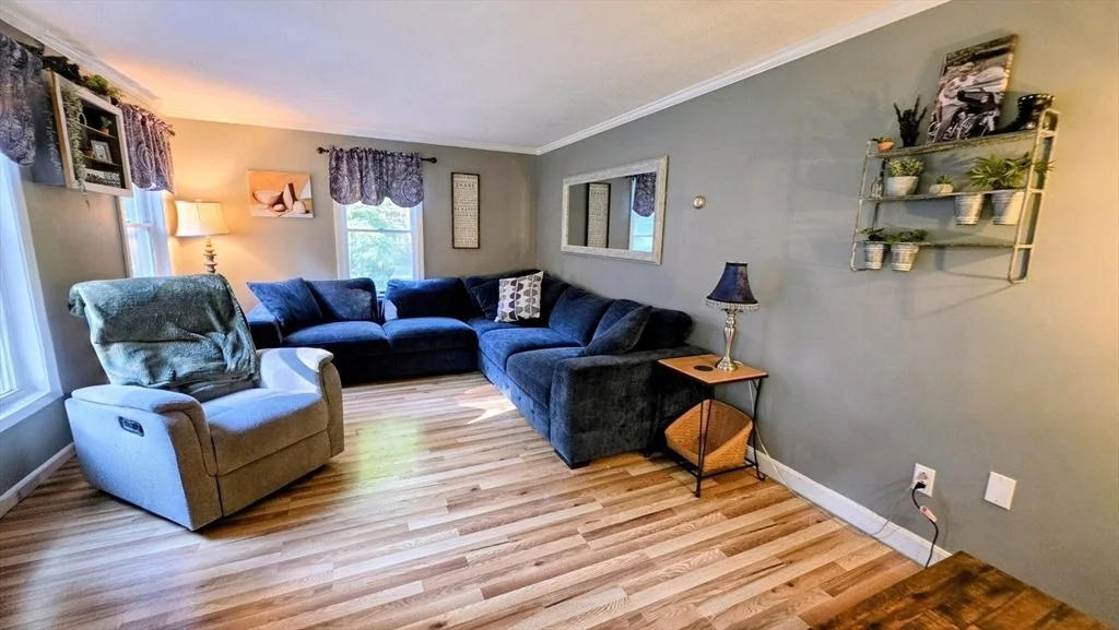 Photo of 2 Greenleaf Dr