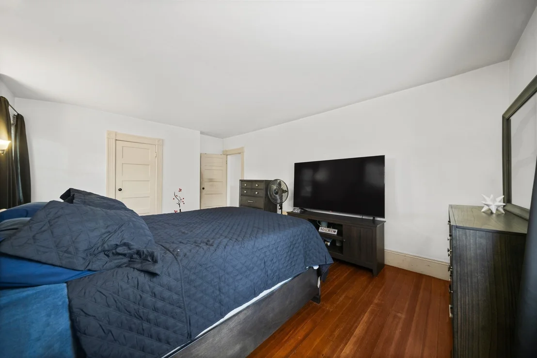 Photo of 275 Broadway St