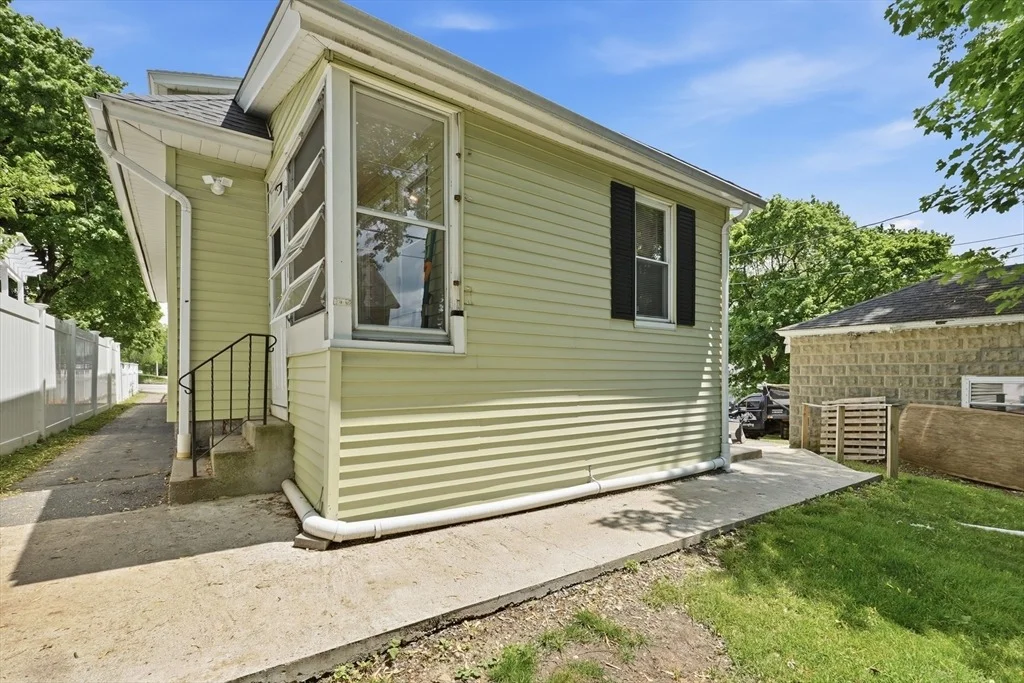 Photo of 20 Lamar Ave