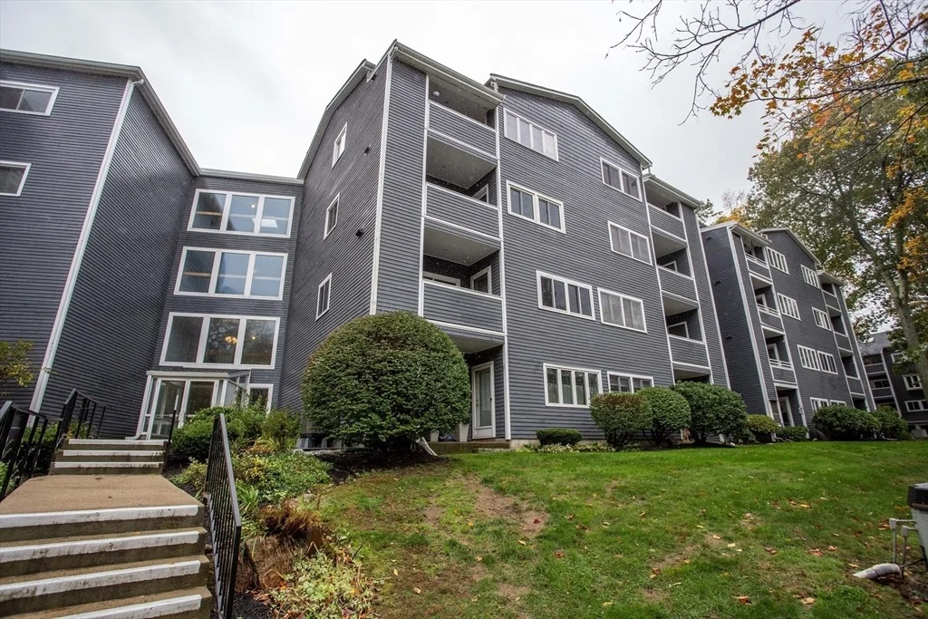 Photo of Unit 310 at 500 Colonial Drive