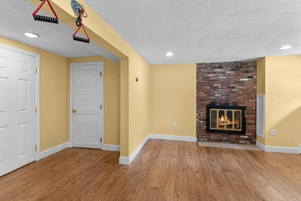 Photo of 9 Brentwood Dr