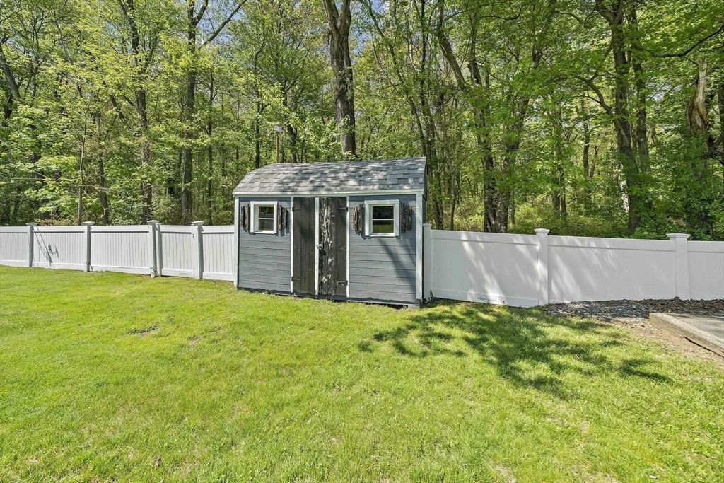 Photo of 30 Roseen Rd