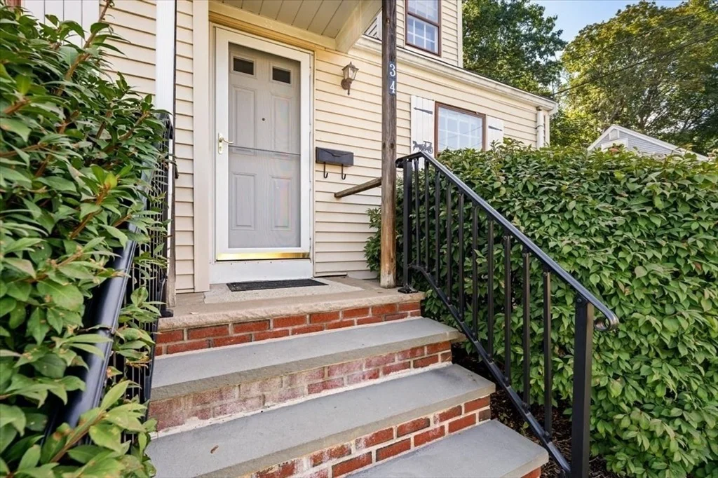 Photo of 34 Aberdeen Ave.