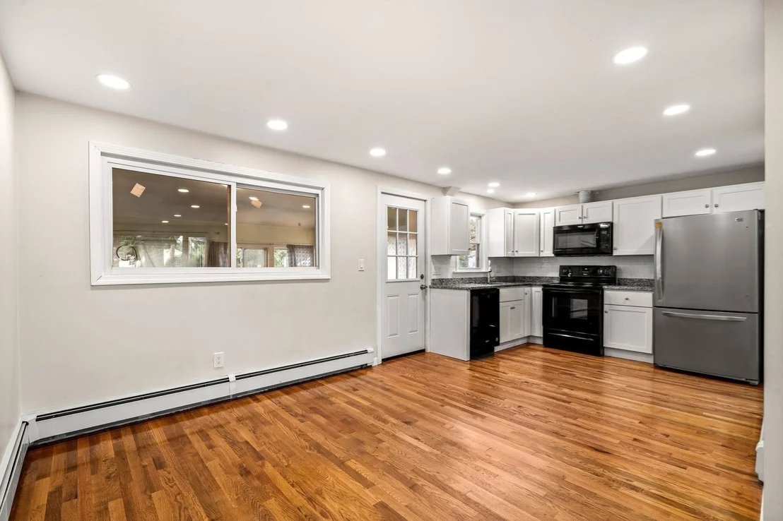 Photo of 4 Niles Rd