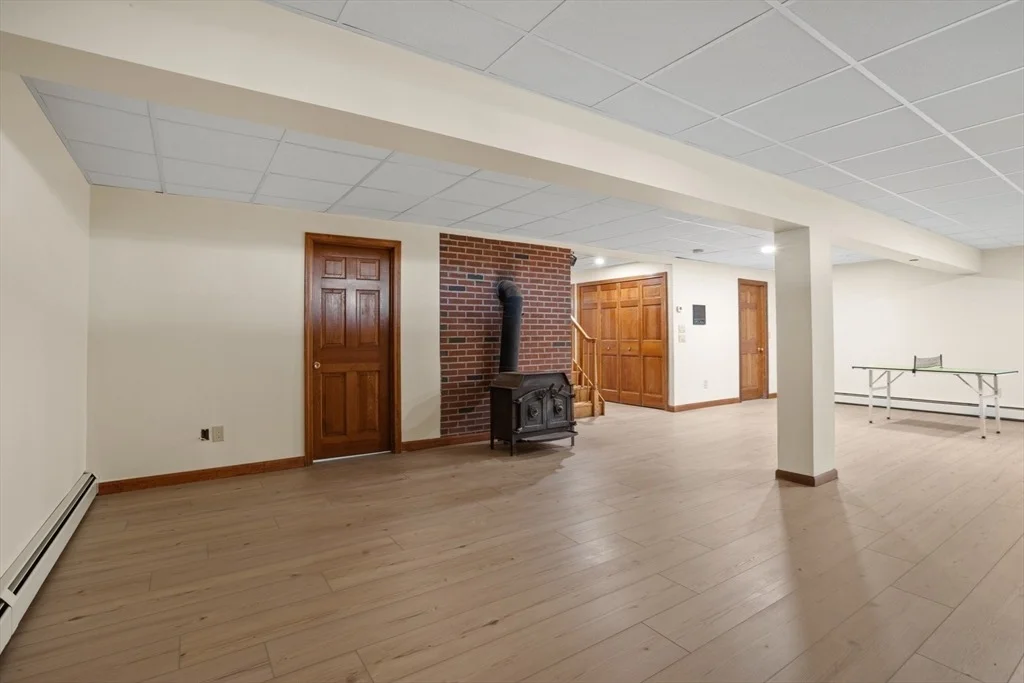 Photo of 360 N End Blvd