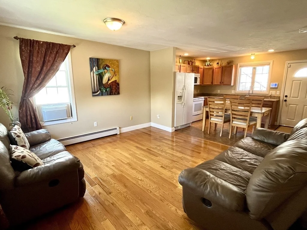 Photo of 1434 Main St