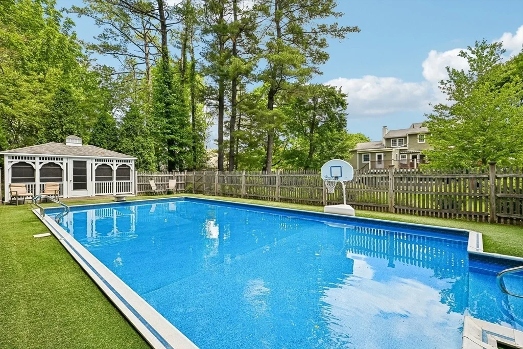 Photo of 6 Briarwood Dr