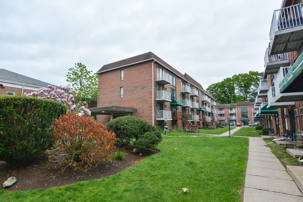 Photo of Unit 1221 at 1186 Worcester Road