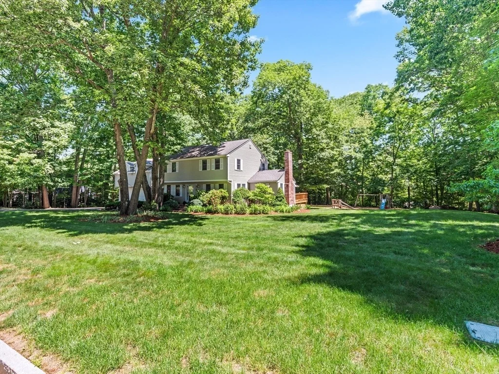 Photo of 14 Running Brook Cir
