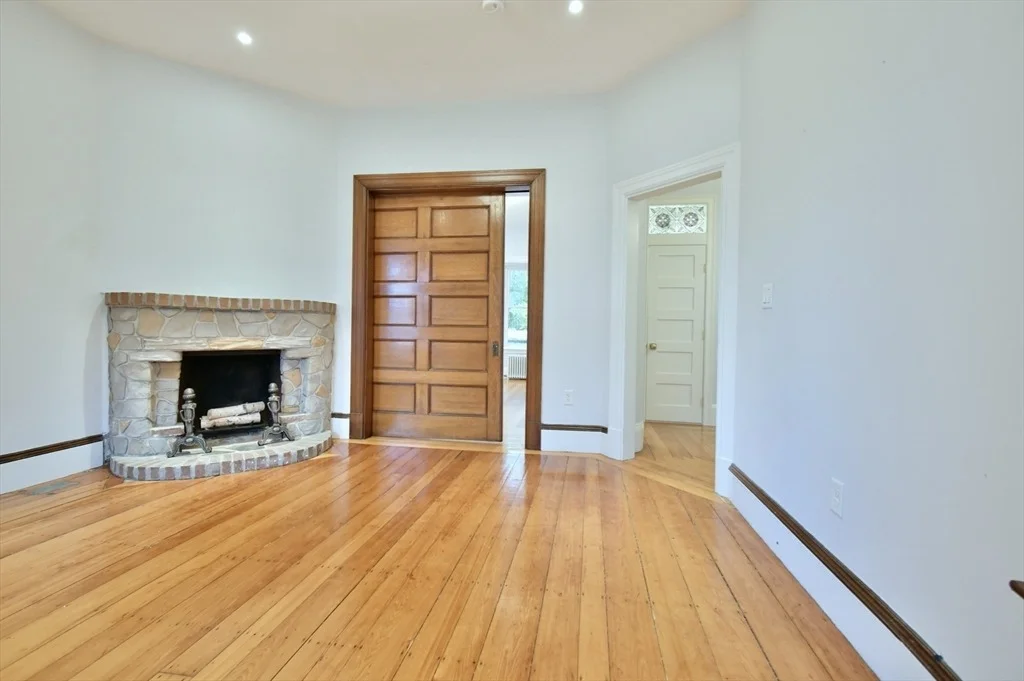 Photo of 141 Beacon St