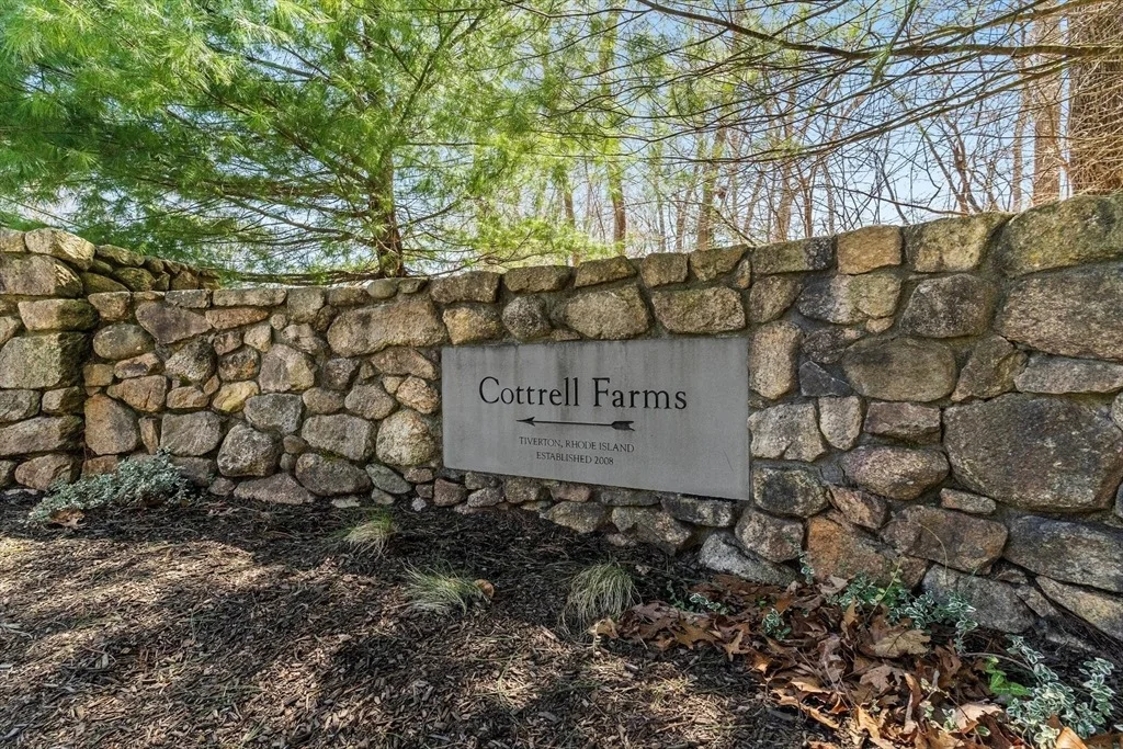 Photo of 368 Cottrell Rd