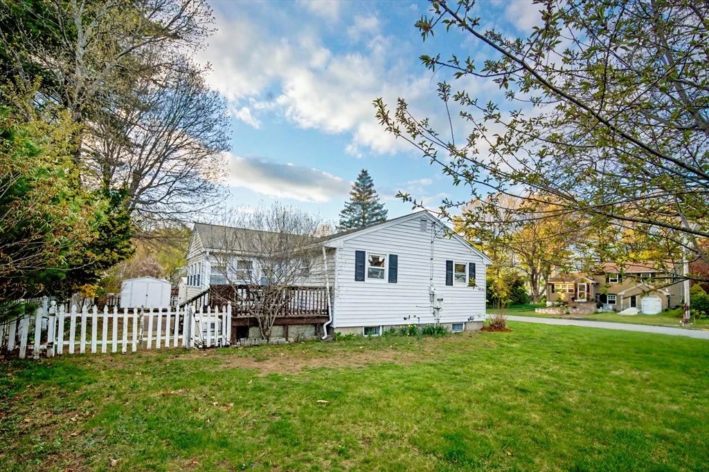 Photo of 29 Greenleaf Cir