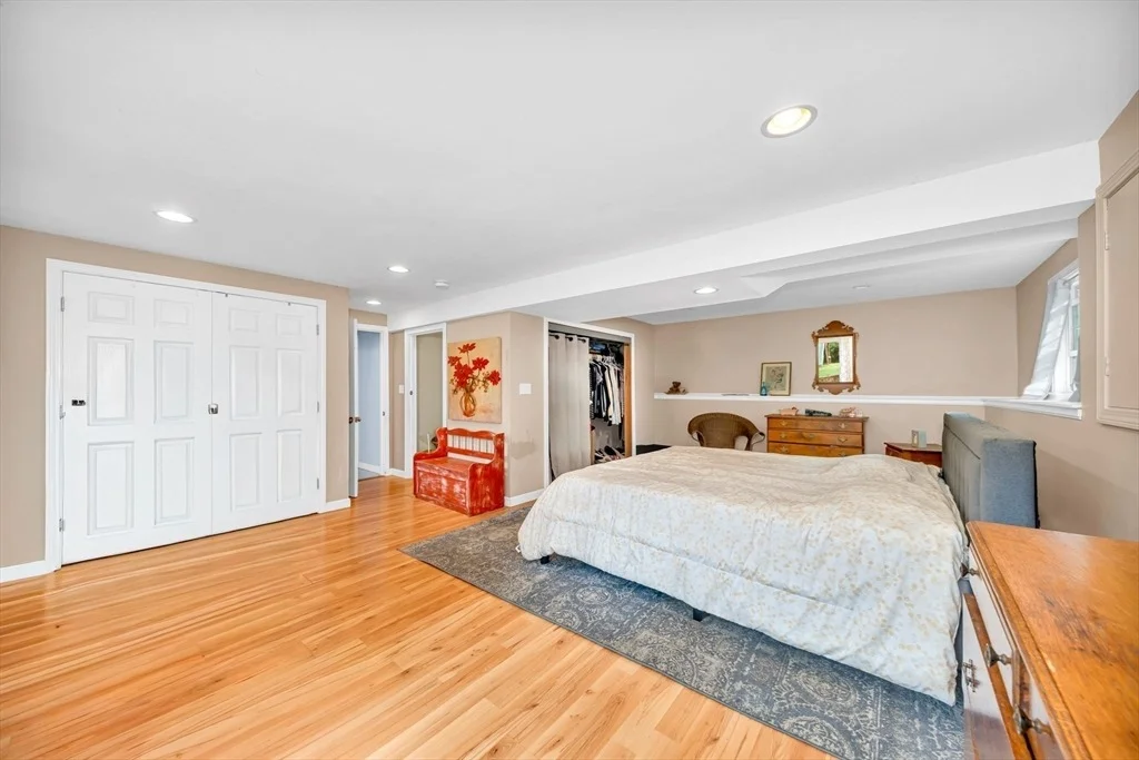 Photo of 1 Howe St